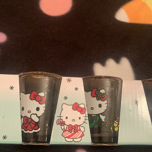 NWT Set of 6 Holiday Hello Kitty Shot Glasses - Picture 4 of 5